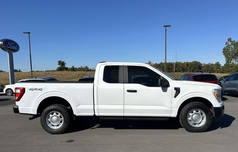Ford F-150 Vehicle Full-screen Gallery Image 02