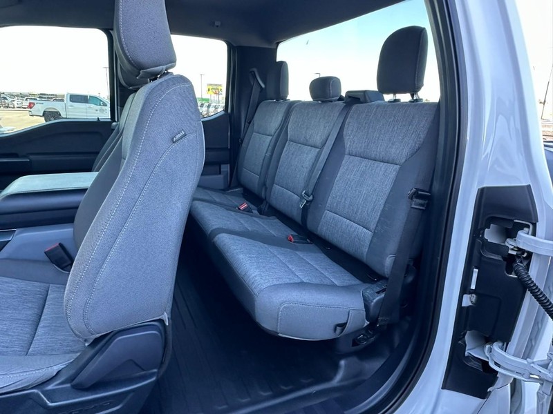 Ford F-150 Vehicle Full-screen Gallery Image 11
