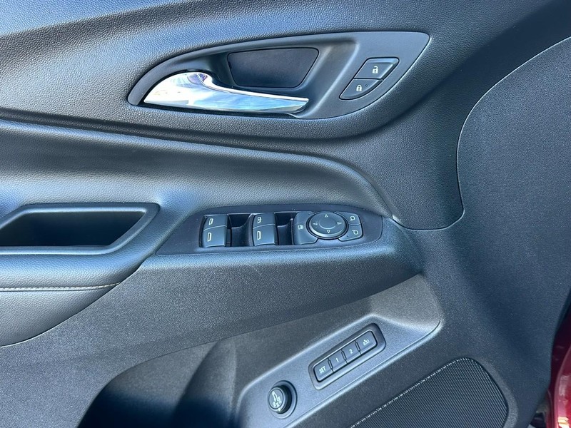 Chevrolet Equinox Vehicle Full-screen Gallery Image 09