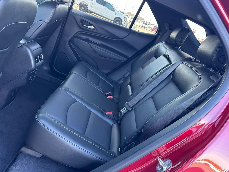 Chevrolet Equinox Vehicle Full-screen Gallery Image 11