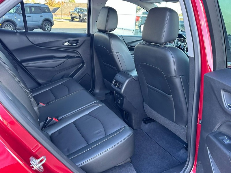 Chevrolet Equinox Vehicle Full-screen Gallery Image 13