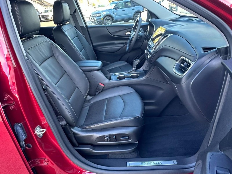 Chevrolet Equinox Vehicle Full-screen Gallery Image 15