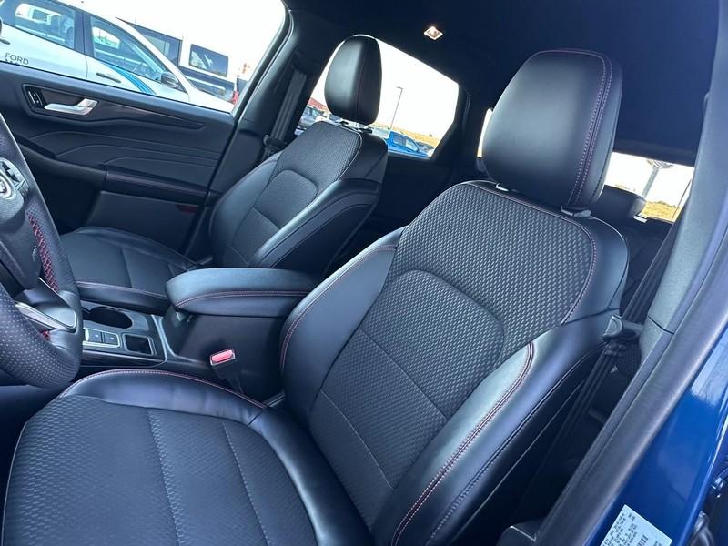 Ford Escape Vehicle Full-screen Gallery Image 08