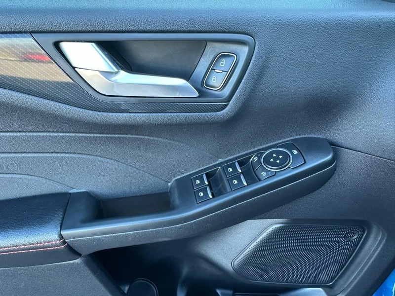 Ford Escape Vehicle Full-screen Gallery Image 09