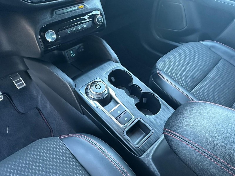 Ford Escape Vehicle Full-screen Gallery Image 10