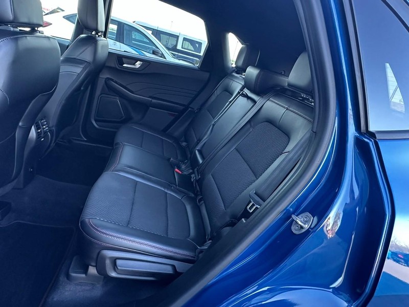 Ford Escape Vehicle Full-screen Gallery Image 11