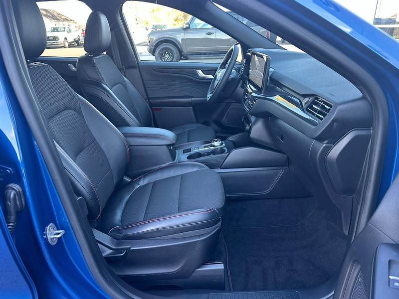 Ford Escape Vehicle Full-screen Gallery Image 15