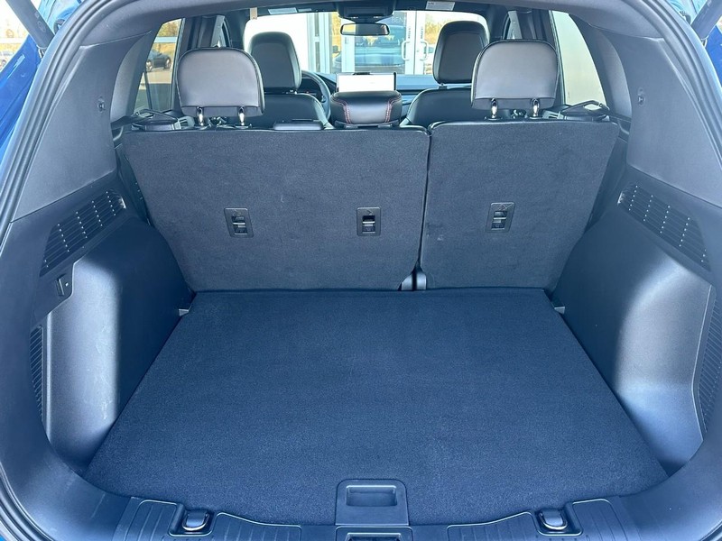 Ford Escape Vehicle Full-screen Gallery Image 16