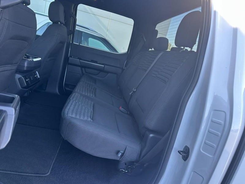 Ford F-150 Vehicle Full-screen Gallery Image 11