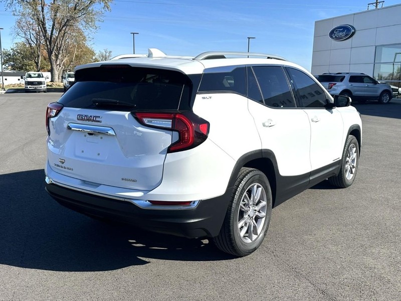 GMC Terrain Vehicle Full-screen Gallery Image 03