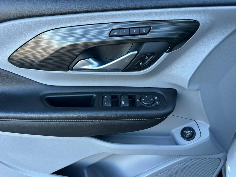 GMC Terrain Vehicle Full-screen Gallery Image 10