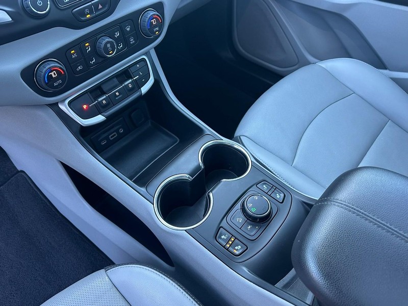 GMC Terrain Vehicle Full-screen Gallery Image 11