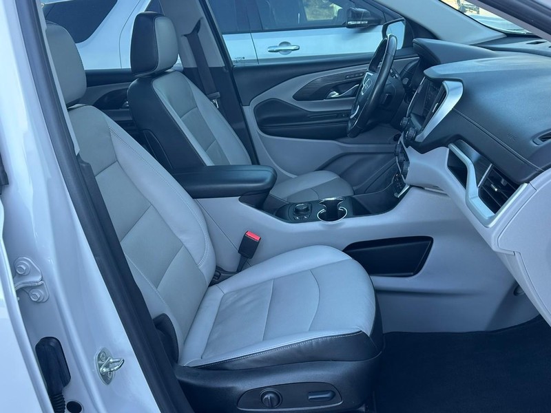 GMC Terrain Vehicle Full-screen Gallery Image 17