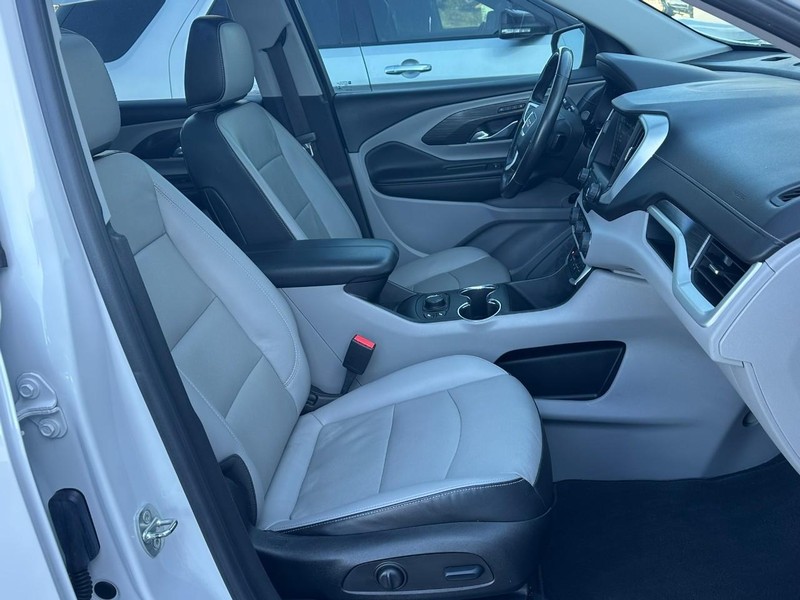 GMC Terrain Vehicle Full-screen Gallery Image 18