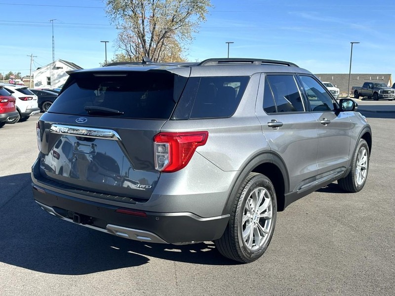 Ford Explorer Vehicle Full-screen Gallery Image 03