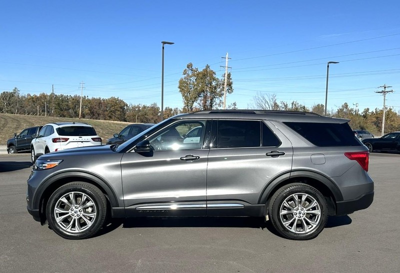 Ford Explorer Vehicle Full-screen Gallery Image 05