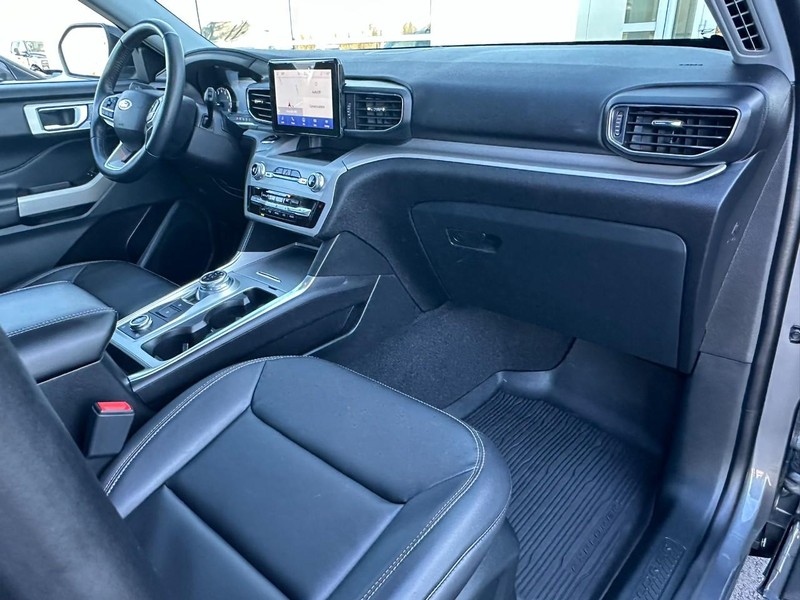 Ford Explorer Vehicle Full-screen Gallery Image 14