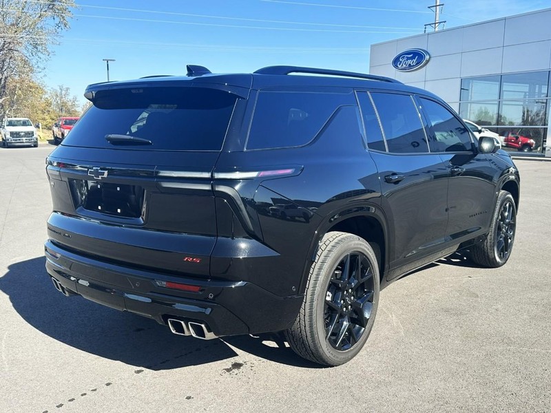 Chevrolet Traverse Vehicle Full-screen Gallery Image 03