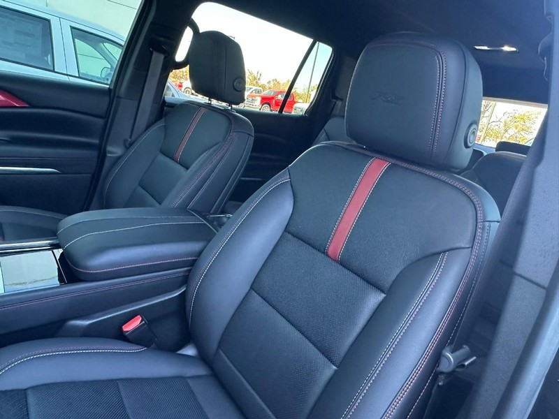 Chevrolet Traverse Vehicle Full-screen Gallery Image 07