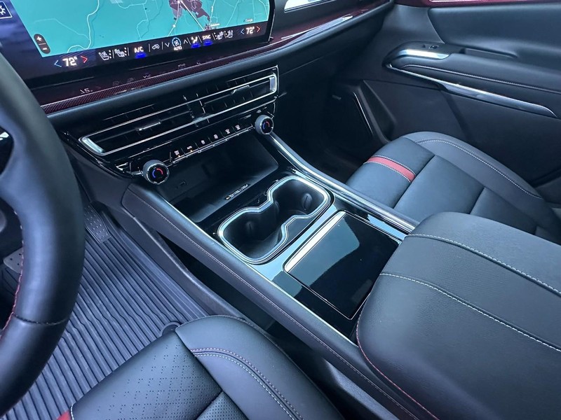 Chevrolet Traverse Vehicle Full-screen Gallery Image 10