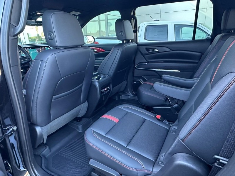 Chevrolet Traverse Vehicle Full-screen Gallery Image 13