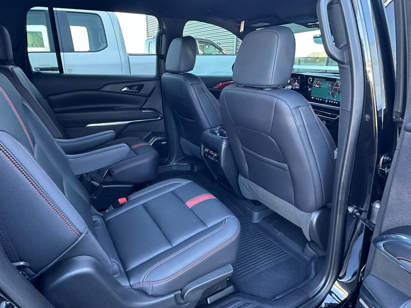 Chevrolet Traverse Vehicle Full-screen Gallery Image 15