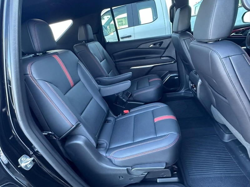 Chevrolet Traverse Vehicle Full-screen Gallery Image 16