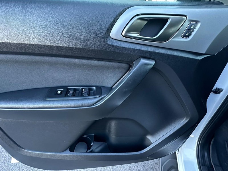Ford Ranger Vehicle Full-screen Gallery Image 11