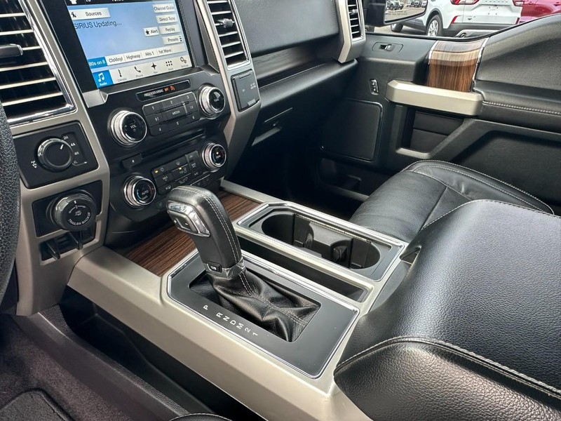 Ford F-150 Vehicle Full-screen Gallery Image 08