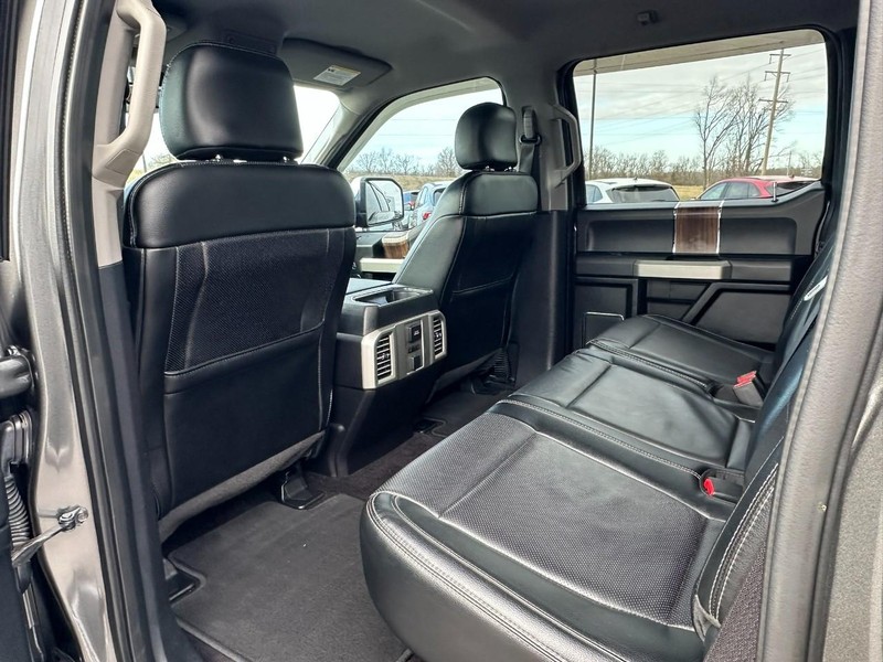 Ford F-150 Vehicle Full-screen Gallery Image 11