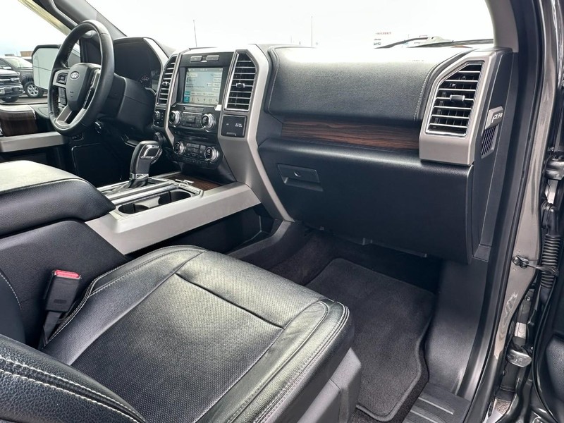 Ford F-150 Vehicle Full-screen Gallery Image 13