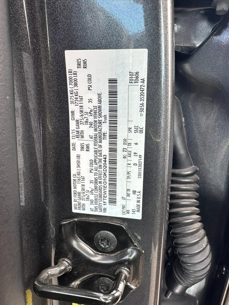 Ford F-150 Vehicle Full-screen Gallery Image 15