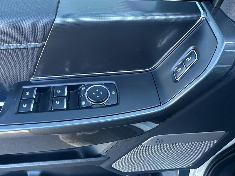 Ford F-150 Vehicle Full-screen Gallery Image 10