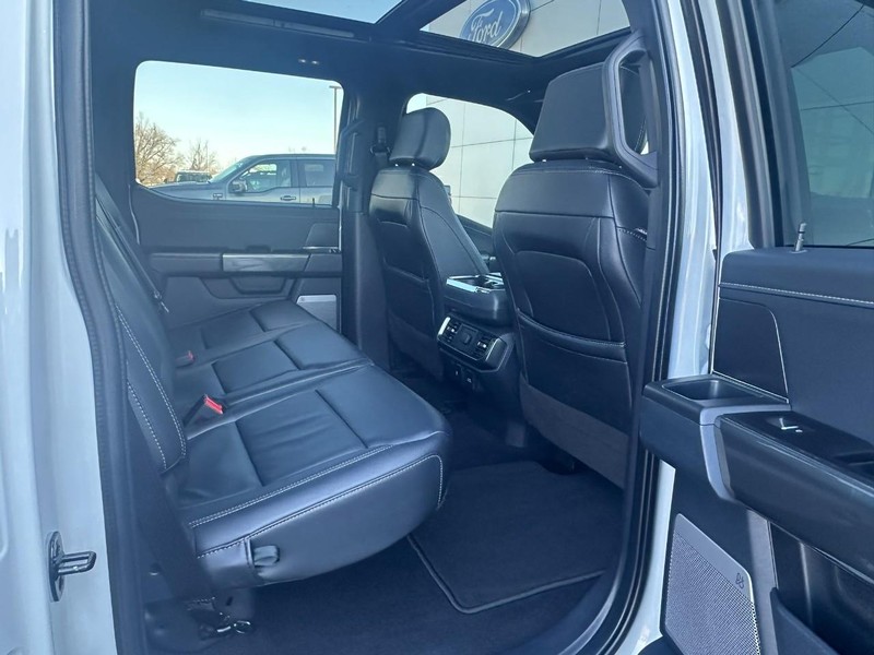 Ford F-150 Vehicle Full-screen Gallery Image 12