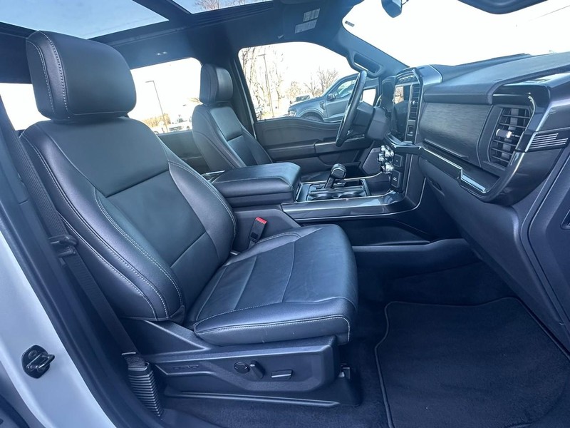 Ford F-150 Vehicle Full-screen Gallery Image 14