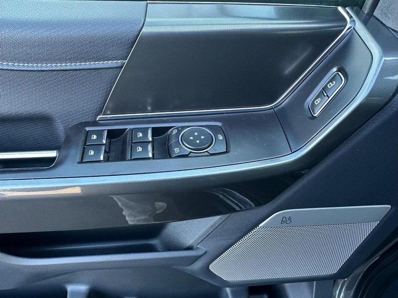 Ford F-150 Vehicle Full-screen Gallery Image 10