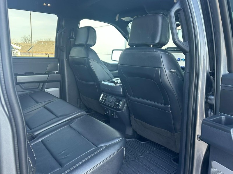 Ford F-150 Vehicle Full-screen Gallery Image 12