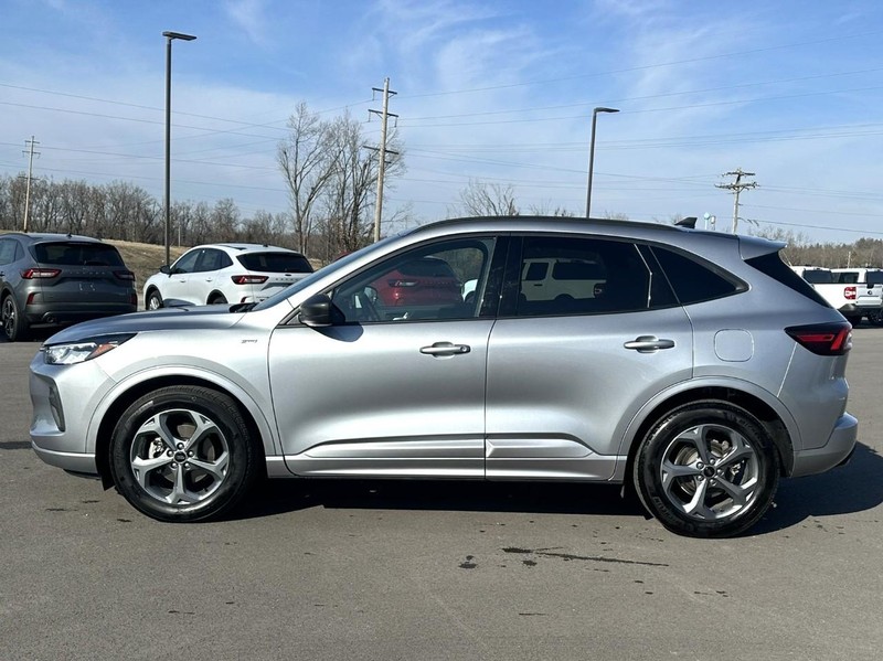 Ford Escape Vehicle Full-screen Gallery Image 05
