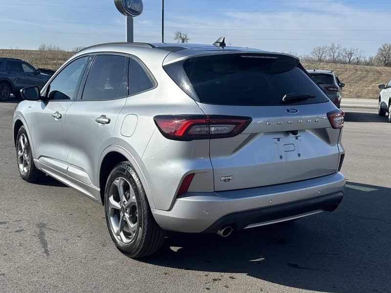 Ford Escape Vehicle Full-screen Gallery Image 06