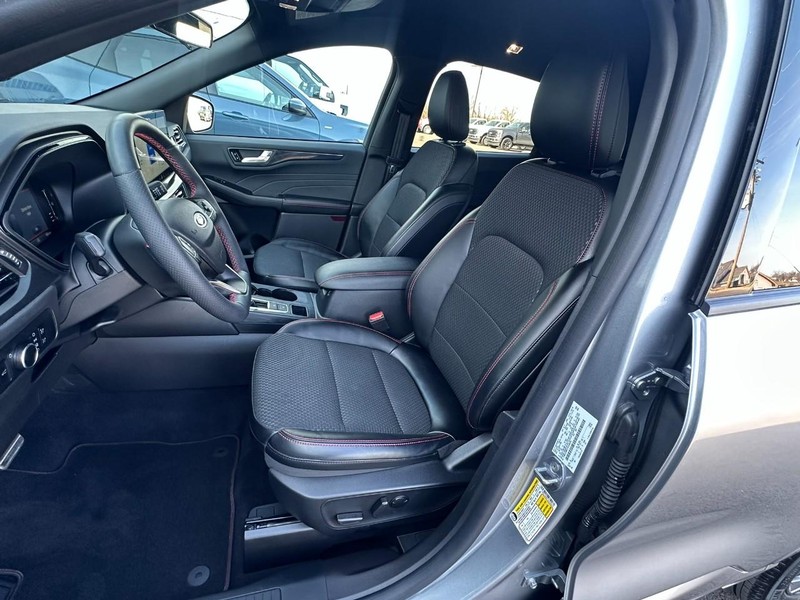 Ford Escape Vehicle Full-screen Gallery Image 07