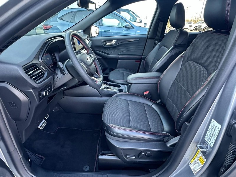 Ford Escape Vehicle Full-screen Gallery Image 08