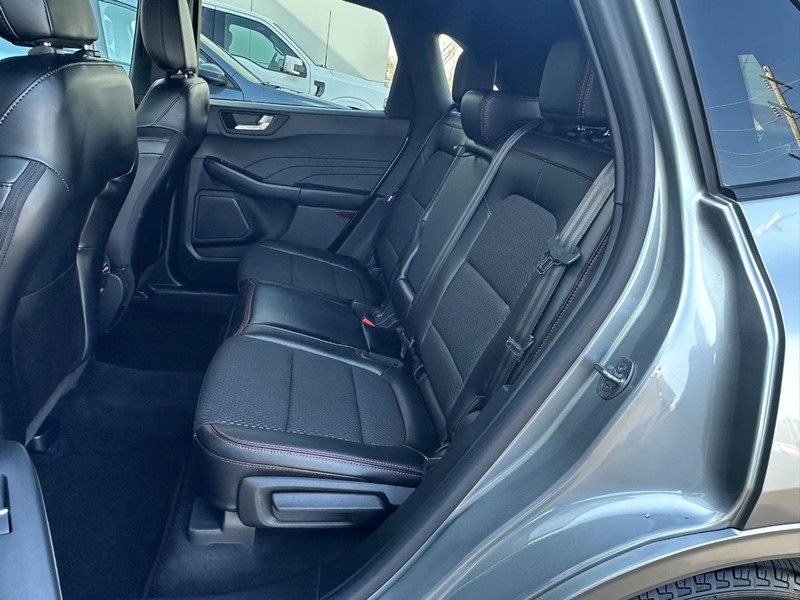 Ford Escape Vehicle Full-screen Gallery Image 12