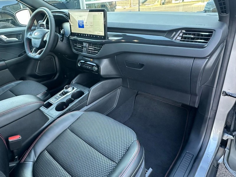 Ford Escape Vehicle Full-screen Gallery Image 14