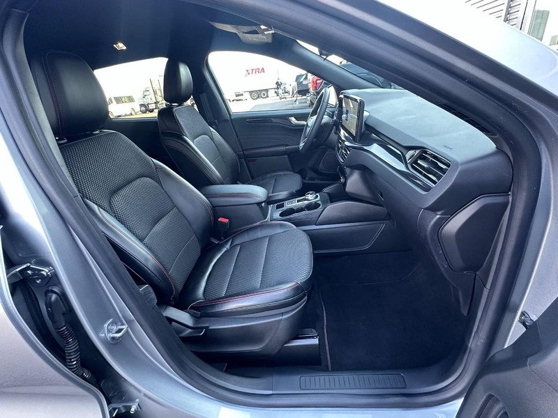 Ford Escape Vehicle Full-screen Gallery Image 15