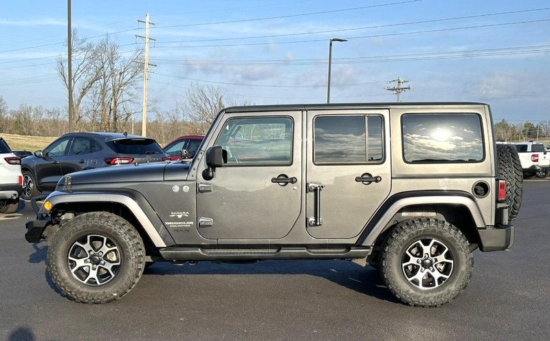 Jeep Wrangler Unlimited Vehicle Full-screen Gallery Image 05