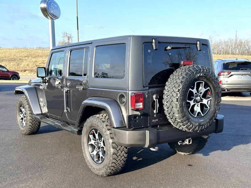 Jeep Wrangler Unlimited Vehicle Full-screen Gallery Image 06