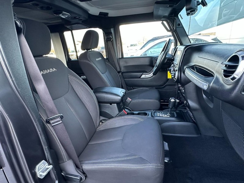 Jeep Wrangler Unlimited Vehicle Full-screen Gallery Image 13