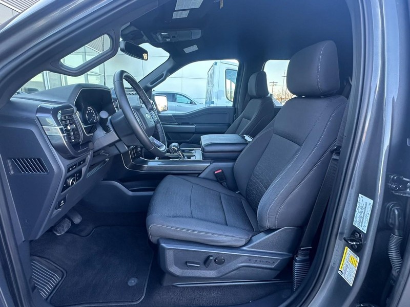 Ford F-150 Vehicle Full-screen Gallery Image 08