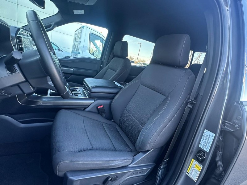 Ford F-150 Vehicle Full-screen Gallery Image 09