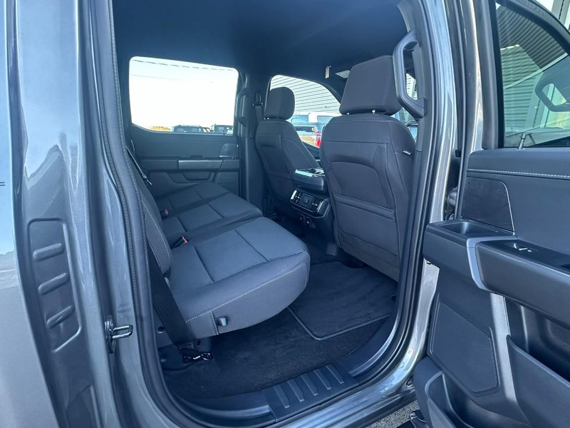 Ford F-150 Vehicle Full-screen Gallery Image 16